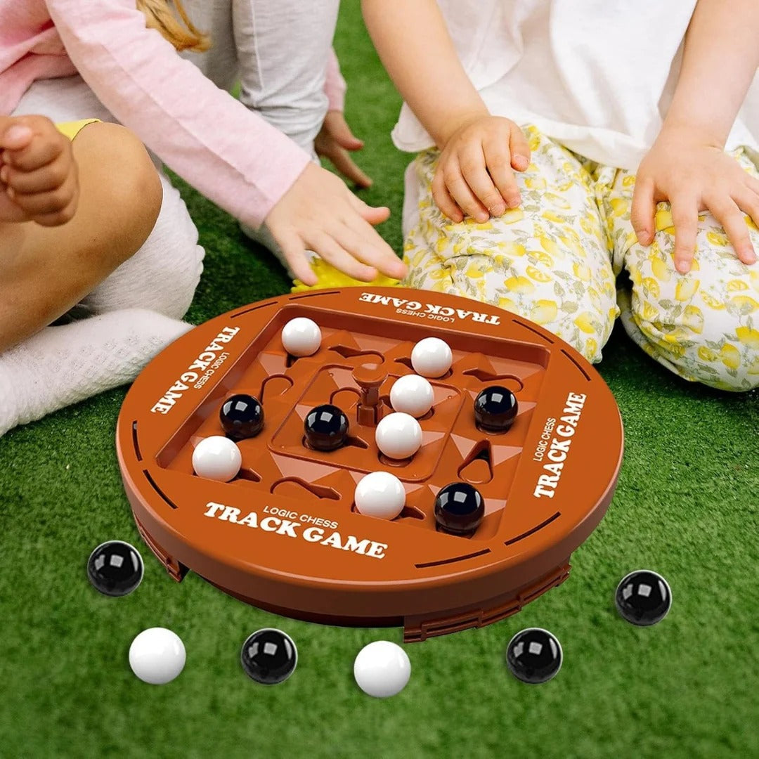 Rotating 4-in-a-row strategy game