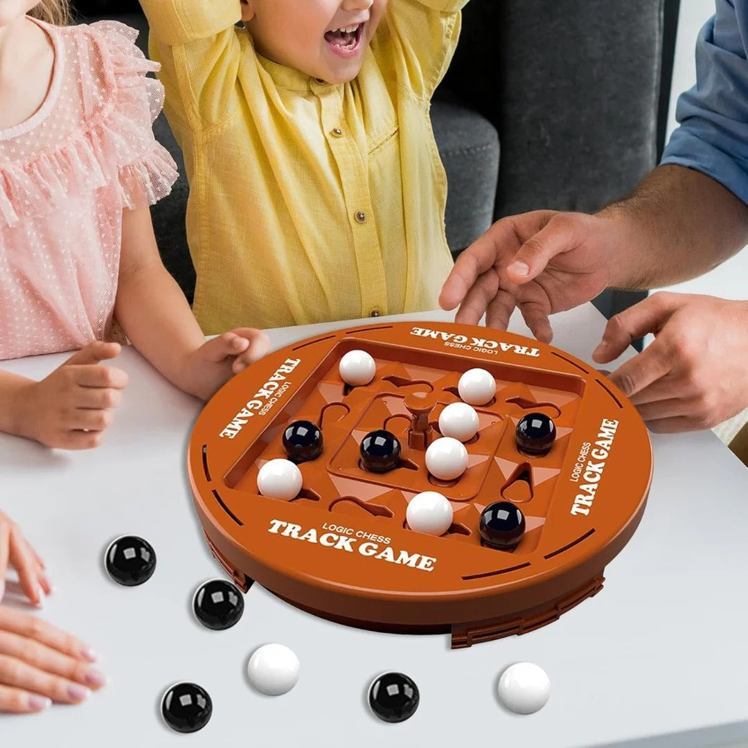 Rotating 4-in-a-row strategy game